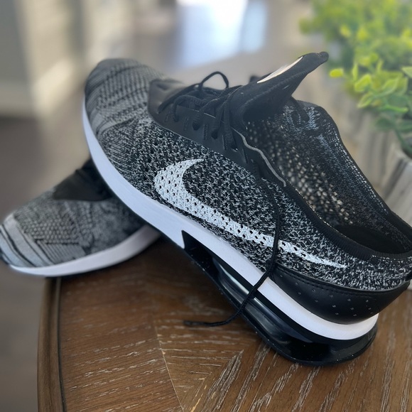 Nike air max flyknit size 9 1/2 - Picture 1 of 5